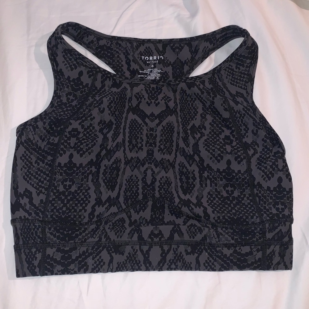 Torrid Black Gray Low Impact Performance Core Sports Bra snakeskin Sz 0